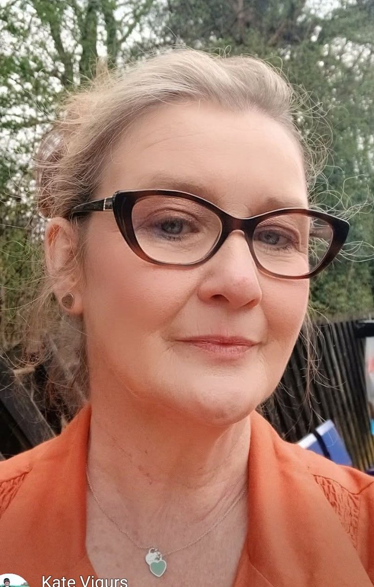 historical_kate's tweet image. #Train station #selfie. Off to do some filming in Leeds for @pastpreservers having just signed my third book contract with @yaleup. Exciting day? #Author #researcher #broadcaster