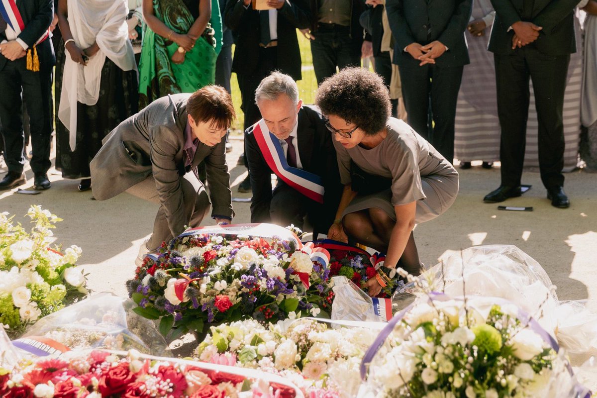 ccaf_france's tweet image. Le @ccaf_france était présent à la 32ème #commémoration du #génocide perpétré contre les Tutsis au Rwanda en 1994.

À cette occasion, une gerbe a été déposée au pied de la plaque commémorative en hommage aux victimes.