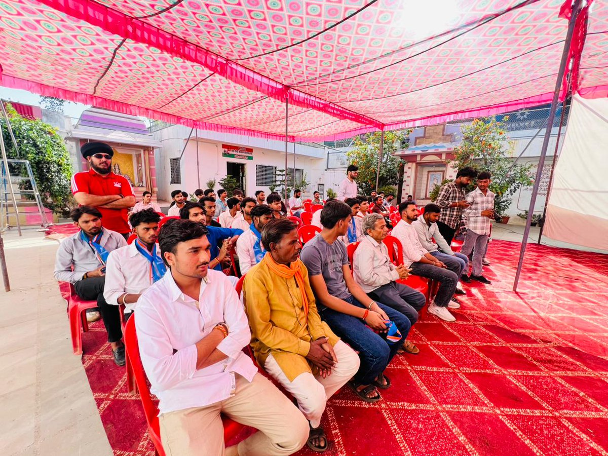 NSUIMP's tweet photo. शिवपुरी में NSUI के जिलाध्यक्ष शांतनु सिंह कुशवाह के नेतृत्व में NSUI के स्थापना दिवस के उपलक्ष्य में सप्ताह भर चलने वाले कार्यक्रमों के तहत महारक्तदान शिविर का आयोजन किया गया, जिसमें मुख्य अतिथि के रूप में प्रदेश अध्यक्ष आशुतोष चौकसे उपस्थित रहे।#NSUI_का_55वां_स्थापना_दिवस https://t.co/MKuDuvaWRR