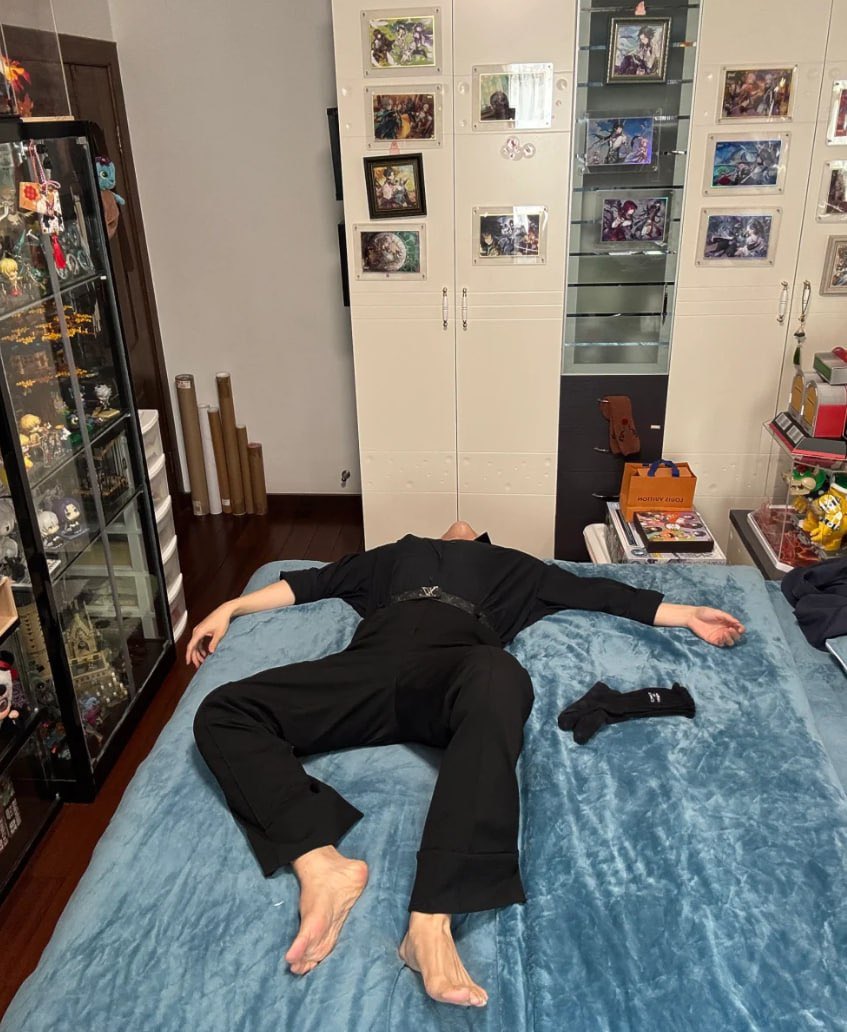 Queen7am2's tweet photo. 喜欢手办的小直男 装新人向他请教 慢慢熟悉后去他家里玩 然后完美拿下 保养的挺好 出厂几十年还是全新一手车 https://t.co/TXZSzMHHXp