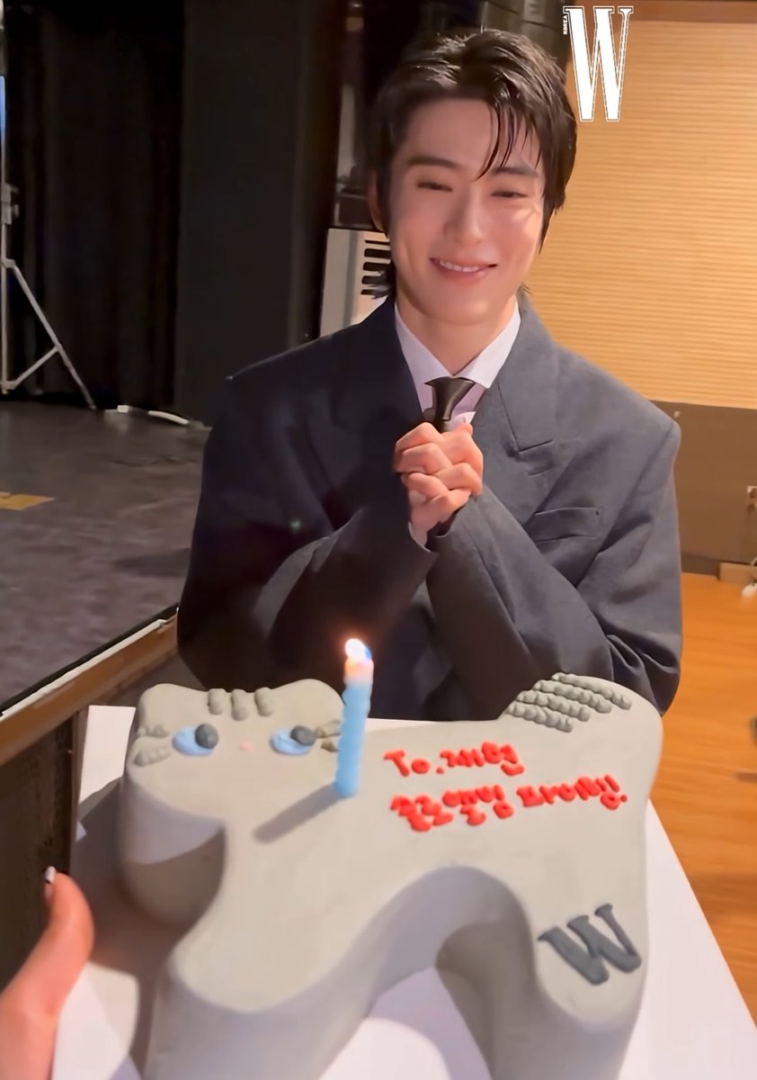 บู้ tweet media