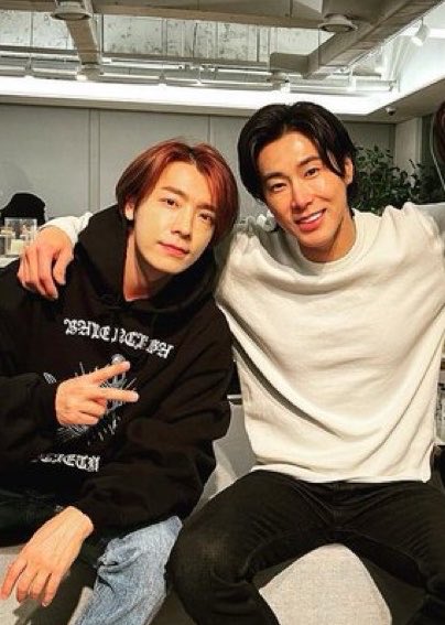 “I like dorobong’s song 💙” 

tvxq’s yunho shows his support for donghae’s new song ‘good day’ from his 1st album <alive> on his ig story! dorobong &amp; yurobong best duo! 

#동해 #donghae #alive 🌻🌿
