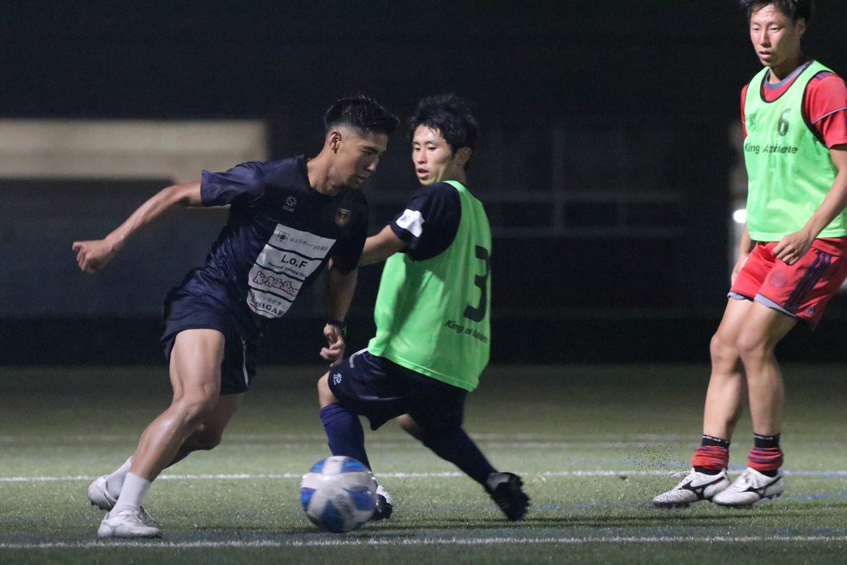 008None's tweet photo. 週数回のトレーニングの中で、柏市藤ヶ谷だけでなく、常総市(流山から50分ほど)までへ行ってました。

フルコートでの練習は無く(抽選の為)、半分の使用か4分の1の練習でした

それでも2部、1部に昇格する為に、それぞれが真面目に活動してくれたからこそ今があるとも思ってます🔥
#流山
#nagareyamafc https://t.co/XWFDiRGcXp