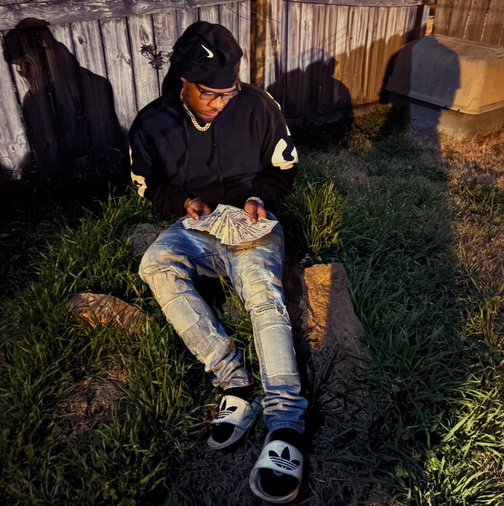 SmokeExotic333's tweet photo. Life doesn’t matter when your chasing a dream https://t.co/VOZCFrpCfe