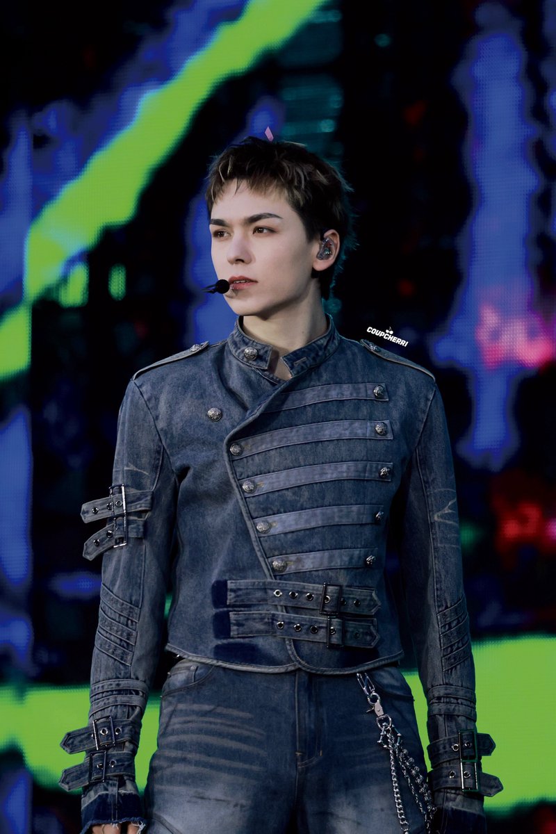 하늘을 지배하는 고잉블루 tweet media