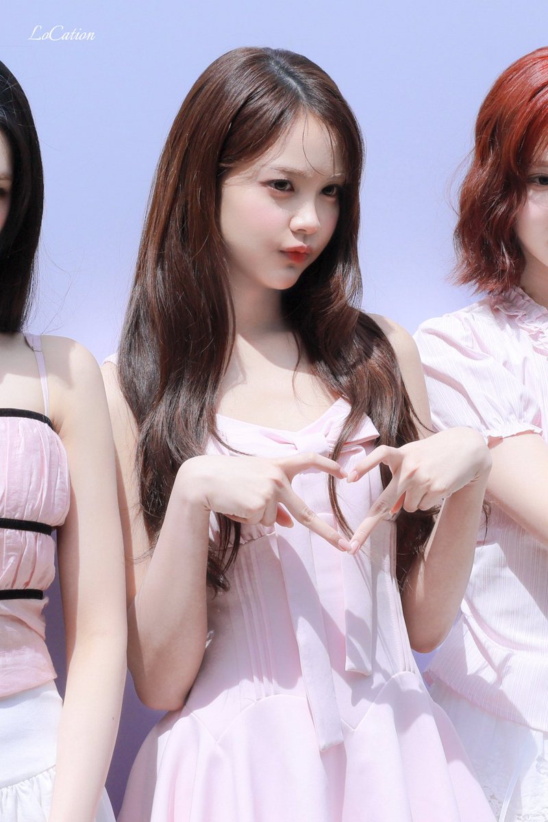 kpopchronicles2's tweet photo. Should we start a Carmen promotion chain? 

We could post pictures with hashtags so she trends more 🥰

#CARMEN #카르멘 
#Hearts2Hearts #H2H #하츠투하츠 https://t.co/840h6D4FLN