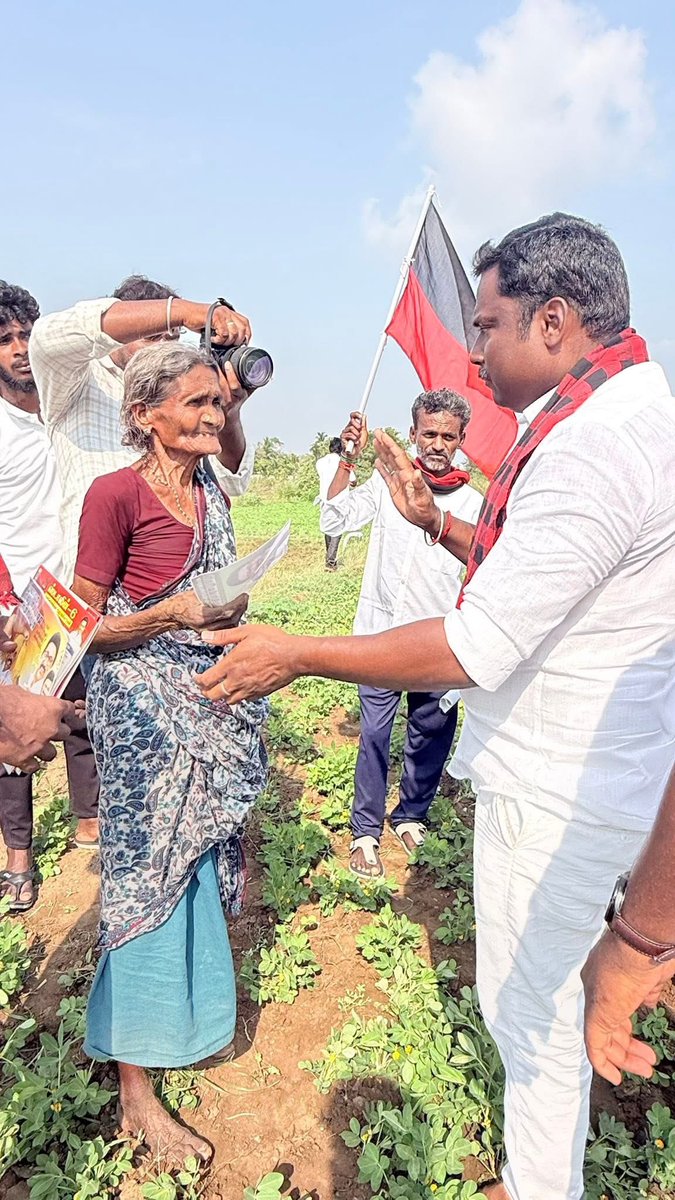 SHIVASHANKAR51's tweet photo. #களத்தில்_இளைஞர்_அணி 
#திருவண்ணாமலை_சட்டமன்றத்_தொகுதி 
#தேர்தல்_பணிக்குழு_எண்- 12

மாண்புமிகு பொதுப்பணித்துறை அமைச்சர் ஐயா #எ_வ_வேலு அவர்களுக்கு கழக அரசின் சாதனைகளை விளக்கி #இளைஞர்_அணியினர் #கனந்தம்பூண்டி ஊராட்சி பகுதிகளில் வீடு வீடாக சென்று வாக்கு சேகரித்த போது 🔥🖤❤️🔥 https://t.co/hQkeV68CRn