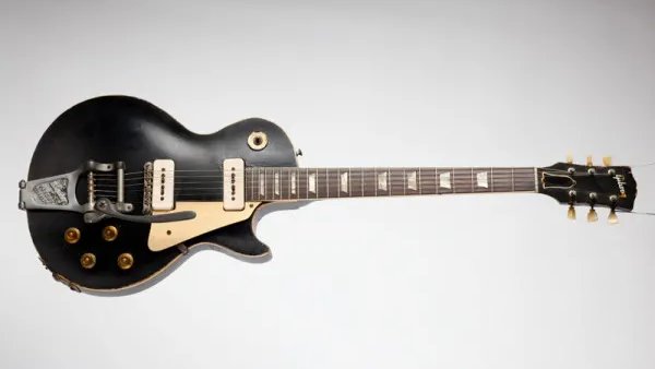 muerdekeroyo's tweet photo. Happy Birthday CARL PERKINS! 
(April 9, 1932 - January 19, 1998) 
#CarlPerkins' 1953 Gibson Les Paul. Originally a Goldtop when Carl bought it new in 1953 and after its success #BlueSuedeShoes had it painted blue. It was finally painted black by Carl's son
#FamousGuitars https://t.co/HF3u6ojEcY