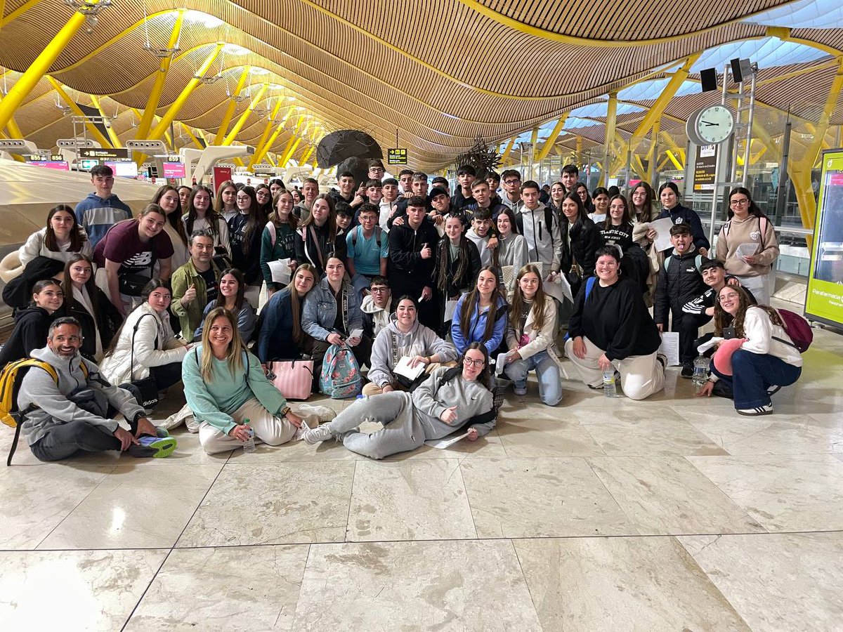 Nuestros alumnos de 4° ESO han empezado su ansiado viaje de fin de curso por las islas con muchas ganas!!!