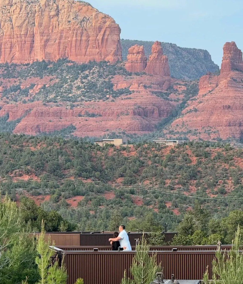 fakeBalakay's tweet photo. This picture was 100% taken from the road above the resort. It would be impossible to get this angle from inside the resort https://t.co/VXIXoNSBTO