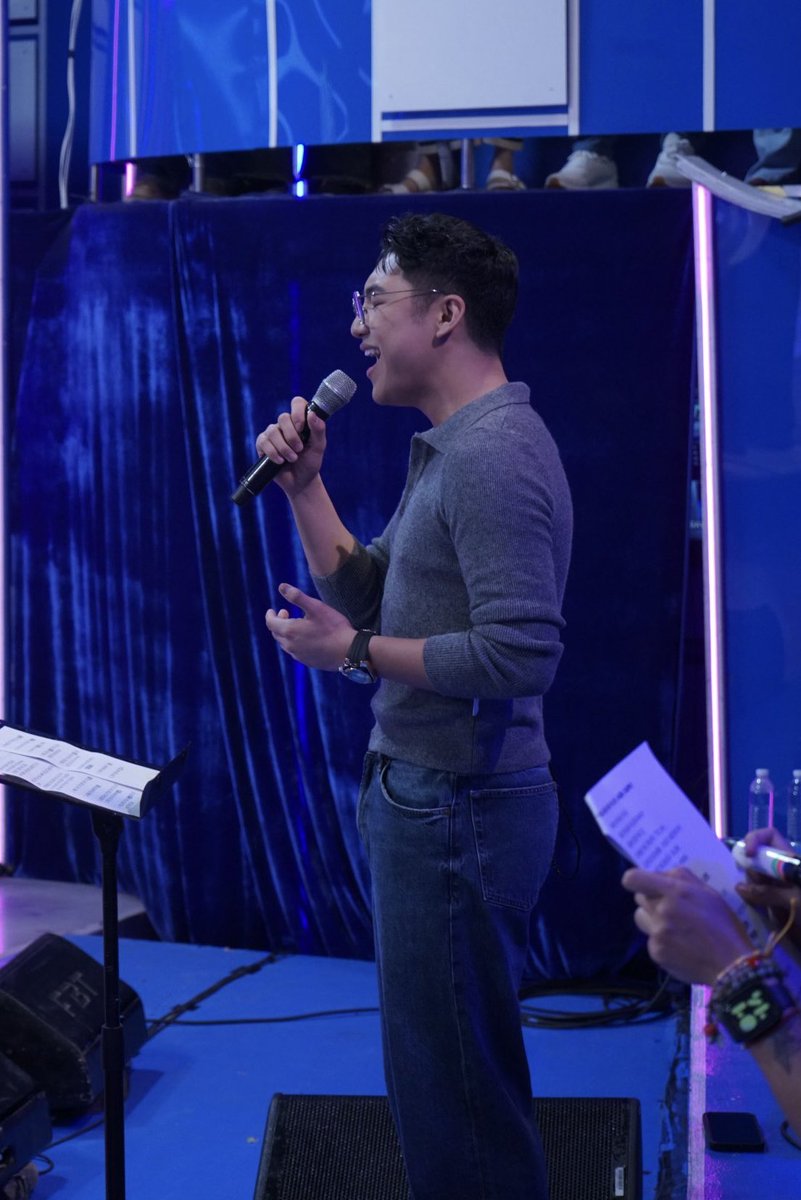 Pangmalakasang karaoke with #DarrenEspanto! Nagpapakilala siya oh! 🎤

#ShowtimeSoHotHotHot
For more #ItsShowtime content, visit:
gmanetwork.com/ItsShowtime