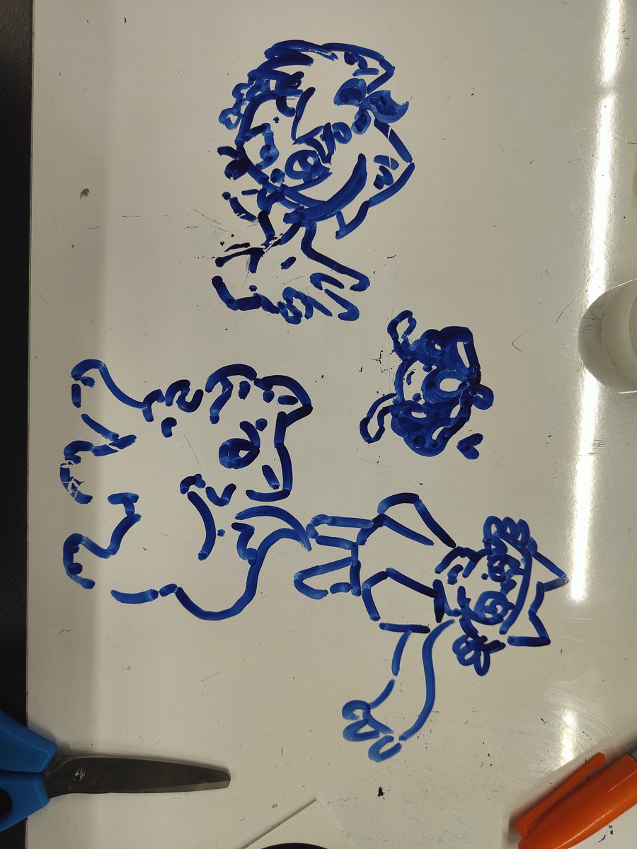 KitKat-w- tweet media