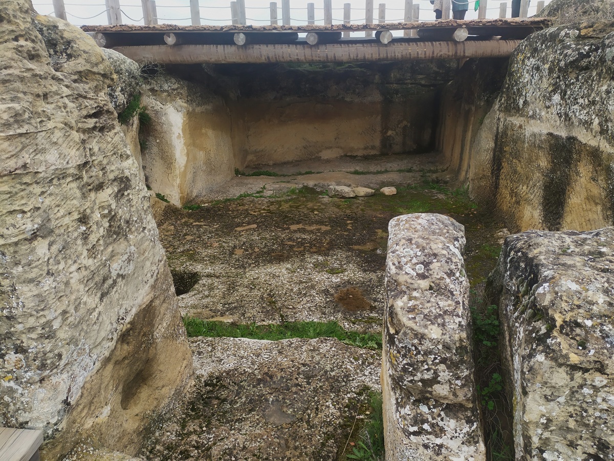 ORIENS_Cultura's tweet photo. Oriens visitó el yacimiento arqueológico de La Cava de #Garcinarro y la mina romana de Lapis Specularis "La Cueva de Sanabrio", en #Cuenca. #Arqueología #Historia https://t.co/grQEm6YsYN