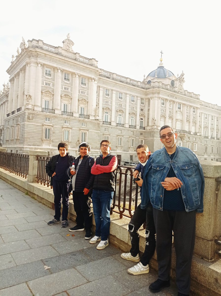 XFragilMad's tweet photo. Ruta por el Madrid de los Austrias con MaripoXas 🦋
Historia, paseo y disfrute en una actividad pensada para todas las personas
XFIT genera bienestar, autonomía y comunidad
¿Te sumas a hacerlo posible? Colabora - Asociación Síndrome X Frágil de Madrid
#sindromexfragil #dalealas https://t.co/nb9cSQGlO1