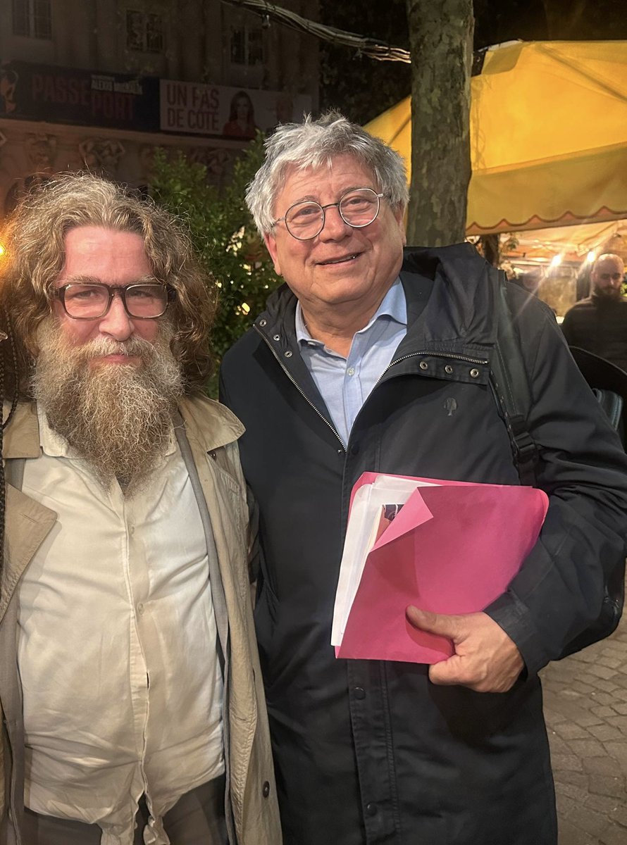 Vous connaissez Pacome Thiellement ? Si oui ce message ne sert à rien car vous vous êtes déjà précipités sur le nouvel épisode de sa série « l’empire n’a jamais pris fin » réalisé par <a href="/mathenth/">Mathias Enthoven</a> pour <a href="/blast_france/">BLAST, Le souffle de l'info</a> que j’ai eu la chance de découvrir en avant-première 🔽.

Si non