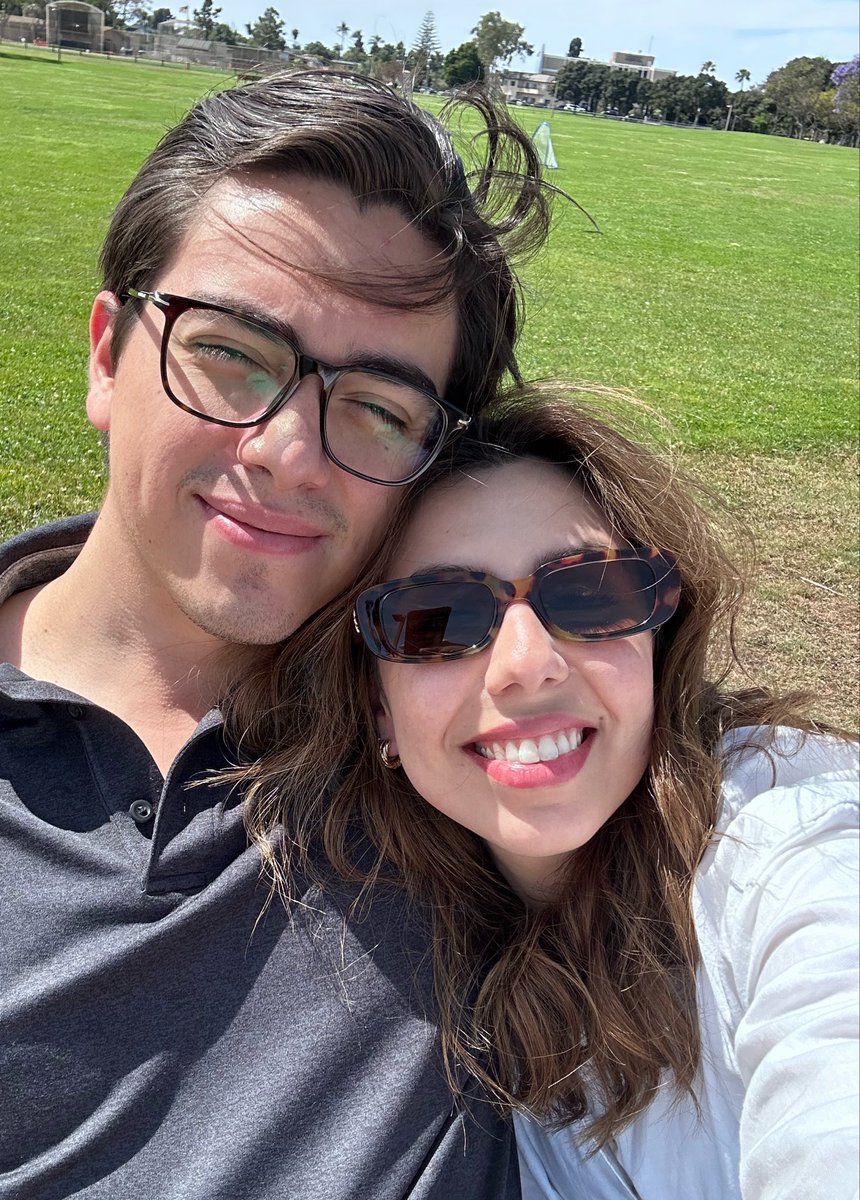 Tan feliz contigo, gracias mi amor por: