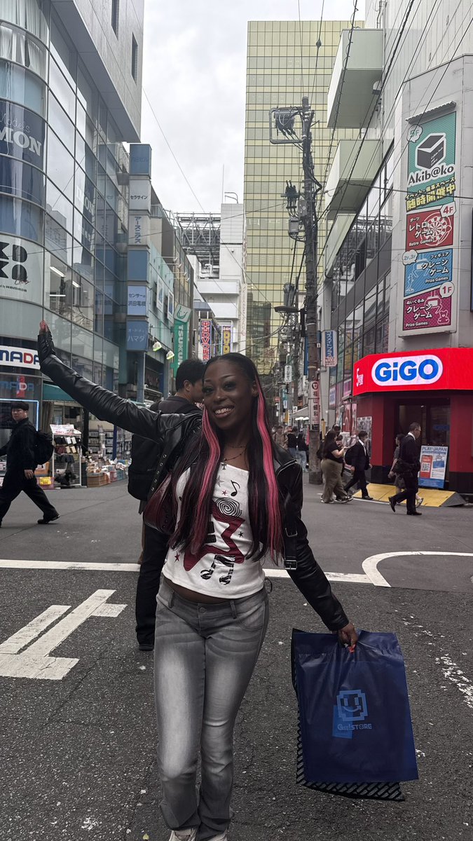 rockstar brat 🎸☆⋆｡𖦹°‧★ tweet media