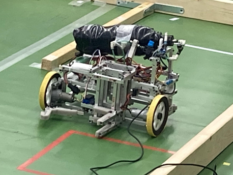 UTRoboTech's tweet photo. 【新歓ロボコンとは？】
入部前にロボコンの雰囲気を体験できるイベントです！
上級生のサポートのもと、新入生同士でチームを組みロボット製作や競技に挑戦します。
未経験でも安心して参加できます！
👇参加はこちらから
https://t.co/dW1OqQwhdm

#東大 #RoboTech #春から東大 #東大オリ2026 https://t.co/Ra2ZuMlYjr