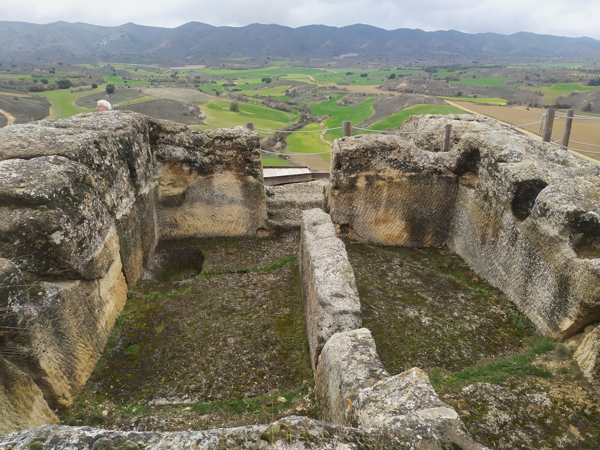 ORIENS_Cultura's tweet photo. Oriens visitó el yacimiento arqueológico de La Cava de #Garcinarro y la mina romana de Lapis Specularis "La Cueva de Sanabrio", en #Cuenca. #Arqueología #Historia https://t.co/grQEm6YsYN