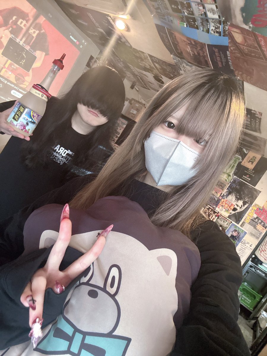 menmaRocknRolla's tweet photo. めんま、あるる立ってます！
僕が閉店まで！

今日も元気に営業中！
みんなでバンドの話しながら飲みましょ〜！
カフェで来られた方はバー利用もしてみてくださいね🍸

#thedadadadys #鉄風東京 #gratinghunny とかの余韻飲みもお待ちしてます！ https://t.co/cRNgd4HlJH