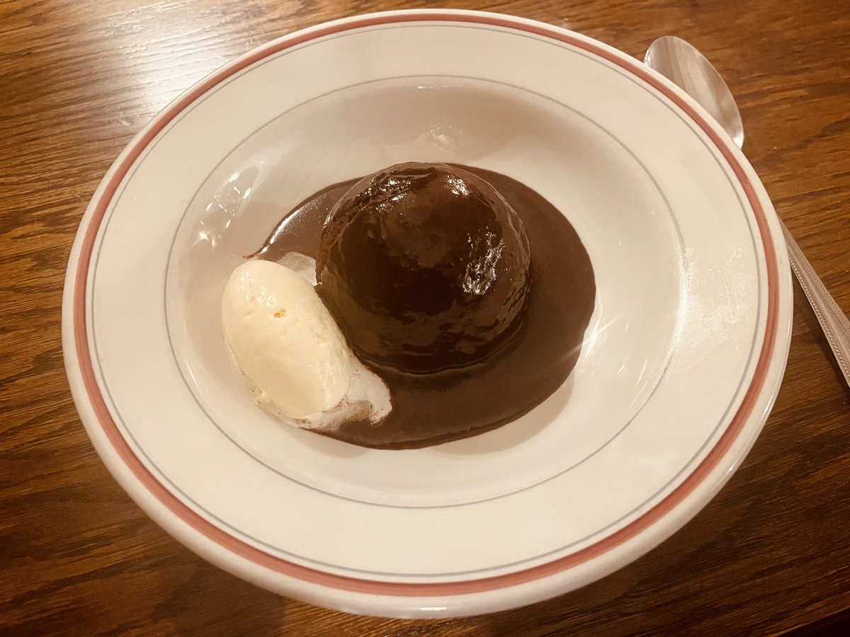MichelinGuideUK's tweet image. Delicious steamed chocolate, prune and walnut pudding at The Blaise Inn

#BibGourmand #Bristol 

More details here: guide.michelin.com/gb/en/south-gl…