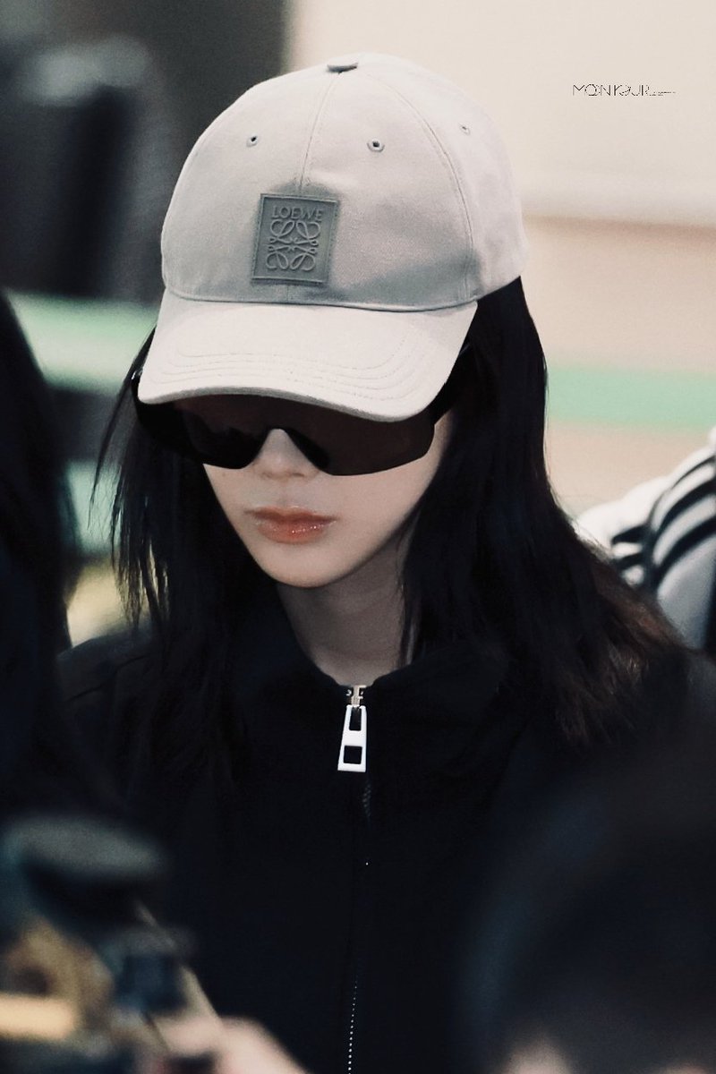 MoonTour. tweet media