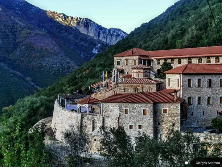 Το απόγευμα της Μεγάλης Πέμπτης τελείται η «Ακολουθία των Παθών» ή, όπως προσφιλώς τη γνωρίζει ο κόσμος, η «Ακολουθία των Δώδεκα Ευαγγελίων» Καλημέρα!