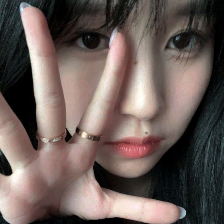 no labels, just rose. tweet media