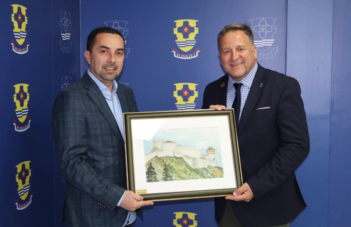 renaudmeyer's tweet photo. Strengthening the partnership btw @Grad_Doboj &amp; @UNDPBiH with projects to retrofitt buildings to improve energy efficiency with @theGCF support. Thanks to Mayor Boris Jerenic &amp; team for a warm welcome &amp; discussion on new collaboration on solid waste management &amp; tourism https://t.co/rl3lOb2rhY