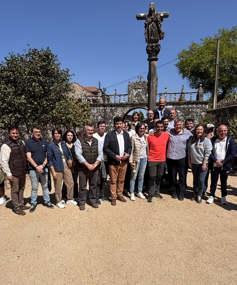 PpdeMeis's tweet photo. O pasado luns, os alcaldes, concelleiras e concelleiros do Partido Popular participaron na coñecida Ruta da Pedra e da Auga. Xunto aos representantes dos concellos, acompañounos o Presidente da Deputacion de Pontevedra, @LuisLopezLugues https://t.co/hUHrTzKxZG