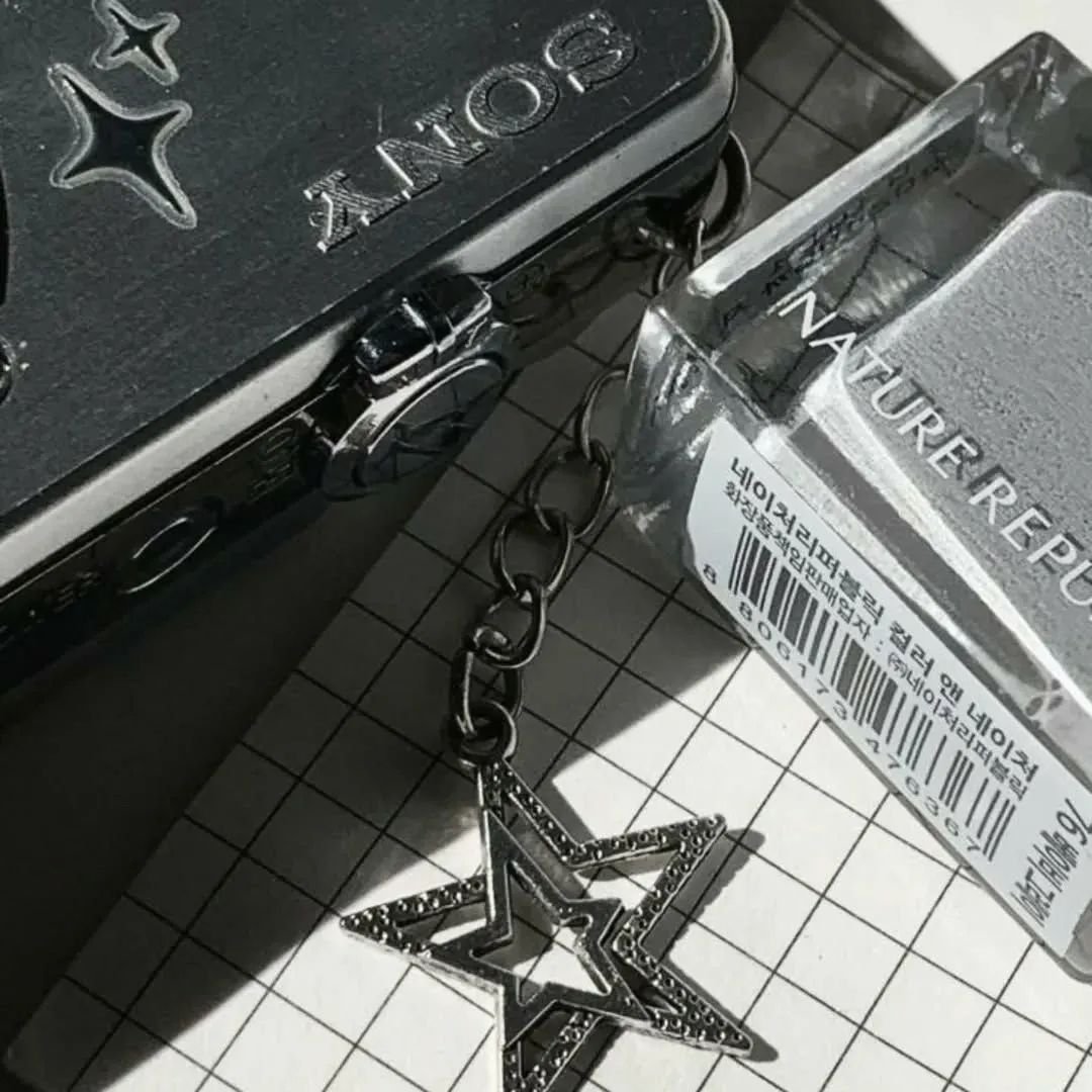 no labels, just rose. tweet media