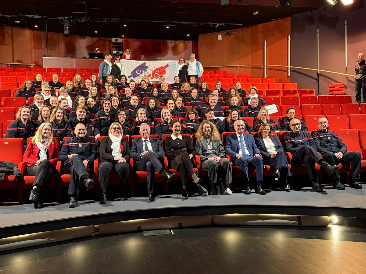 Prefet53's tweet image. 🚒 #SDIS53 #Féminisation #SapeursPompiers

[02/04] Nadège Baptista, préfète de la #Mayenne, a introduit la soirée dédiée à la féminisation du SDIS 53, organisée à l’Atelier des Arts Vivants de Changé, avec Christine Nadau, maire de Changé, et Olivier Richefou, président du