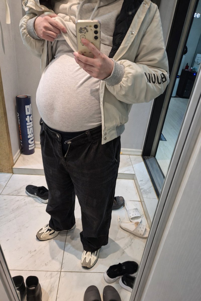 kimmmm0814's tweet image. #mpreg #pregnantman #omega