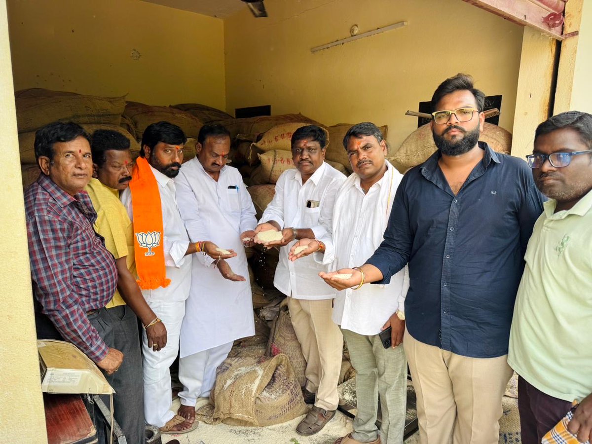 GoliForBJP's tweet photo. తేద9/4/26 భారతీయ జనతా పార్టీ పట్టణ శాఖ ఆధ్వర్యంలో 18 19 డివిజన్లో జాతీయ ఉత్పత్తి పంపిణీ పథకం అంగన్వాడి కేంద్రాలు సందర్శించడం జరిగింది. @bjpkm4kisanTS @BJP4Telangana https://t.co/Jqh0e5pbqU