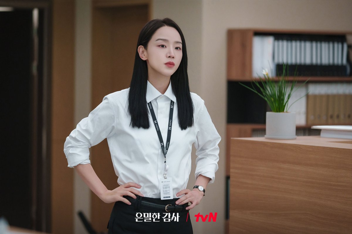 CJnDrama's tweet image. 감사팀 기강 잡으러 왔다😑
은밀한 비밀을 가진 달콤살벌 감사실장 신혜선

밀착감사 로맨스 &amp;lt;은밀한 감사&amp;gt;
4/25 [토] 밤 9:10 첫 방송ㅣtvN

#tvN #은밀한감사 #FilingforLove 
#신혜선 #공명 #김재욱 #홍화연
#즐거움엔20tvN #스트리밍은TVING #Wavve #웨이브