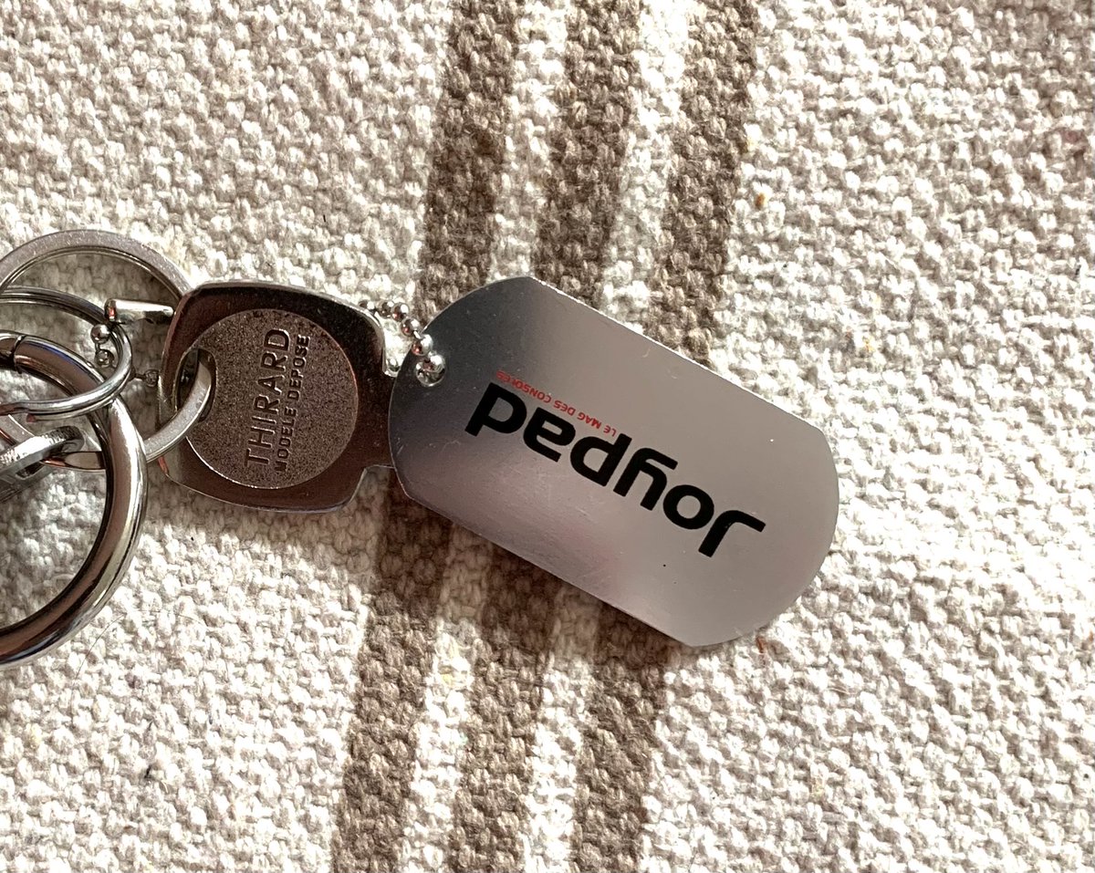 ShunleeStompy's tweet image. Trouvé ça dans un des innombrables cartons de mon père.
🥲
Un vieux #goodies de #geek au porte clés