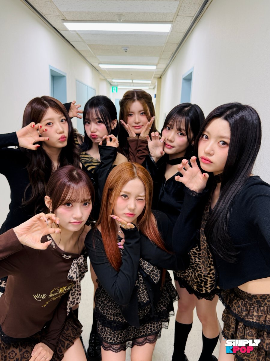 :¨·.·¨:
`·.. 첫사랑을 향한 마음, 숨기는 법 아는 사람?🙋‍♀️
숨기고 싶지만 #숨길_수_없는_맘인걸 어떡해💘

#첫사랑 #CSR #심플리케이팝 #SimplyKpop