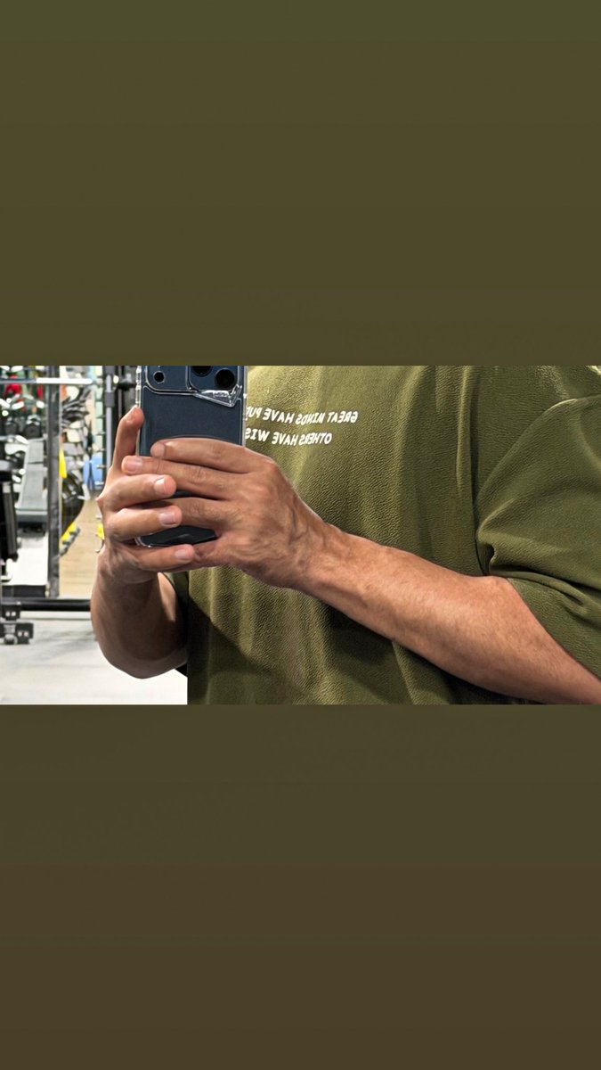 صقُر tweet media