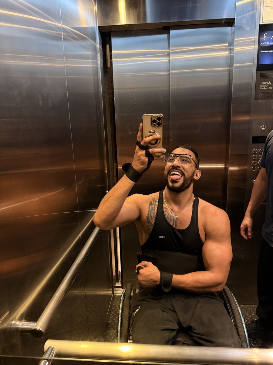 Randyoliveros's tweet photo. Te comenzó a seguir hoy 

Entrenamos juntos ? https://t.co/u4BKN93GUs