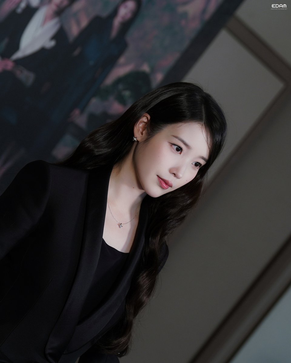 아이유(IU) tweet media