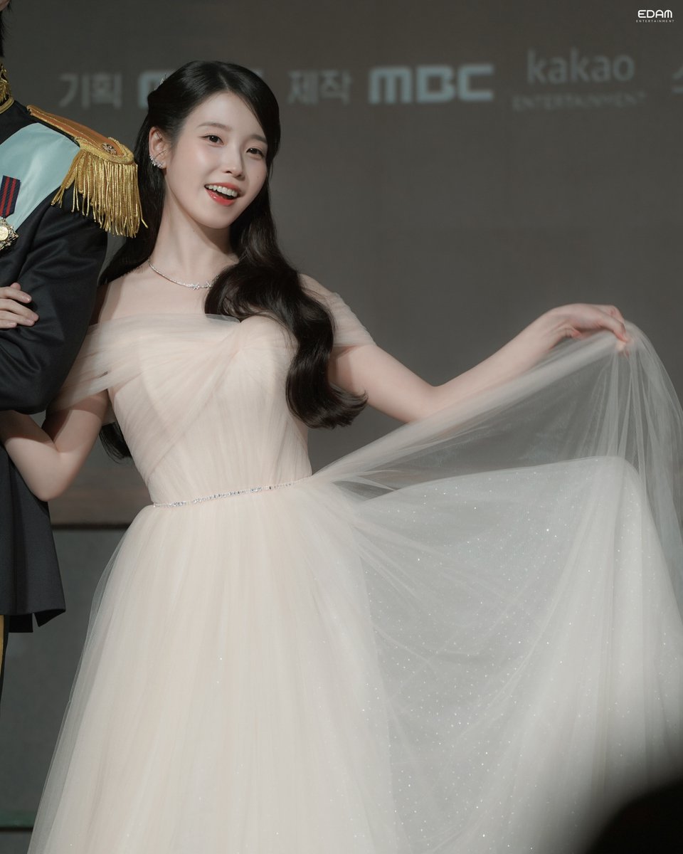 아이유(IU) tweet media