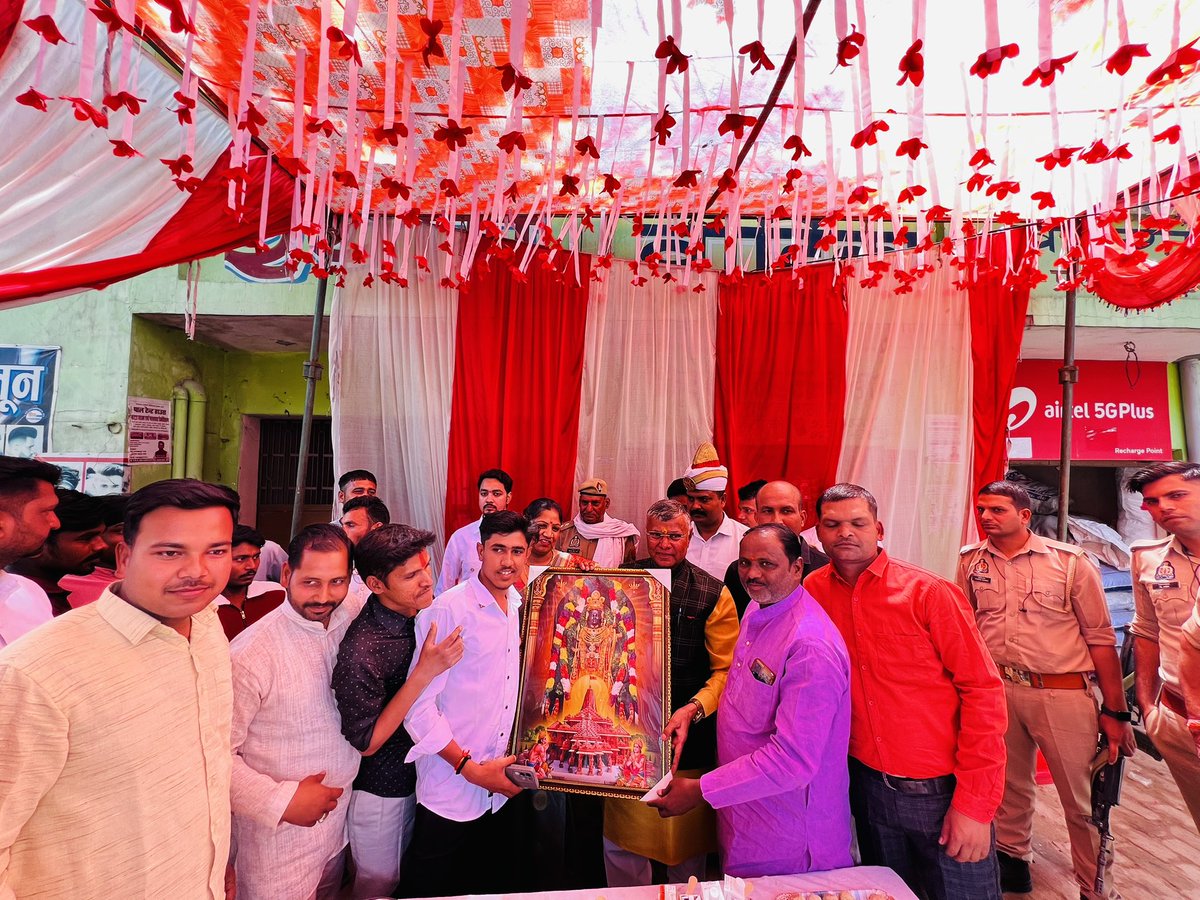 dharmindia51's tweet photo. जनपद औरैया पहुँचने पर स्वजातीय बंधुओं द्वारा भव्य स्वागत किया गया | https://t.co/QrrILqQSX4