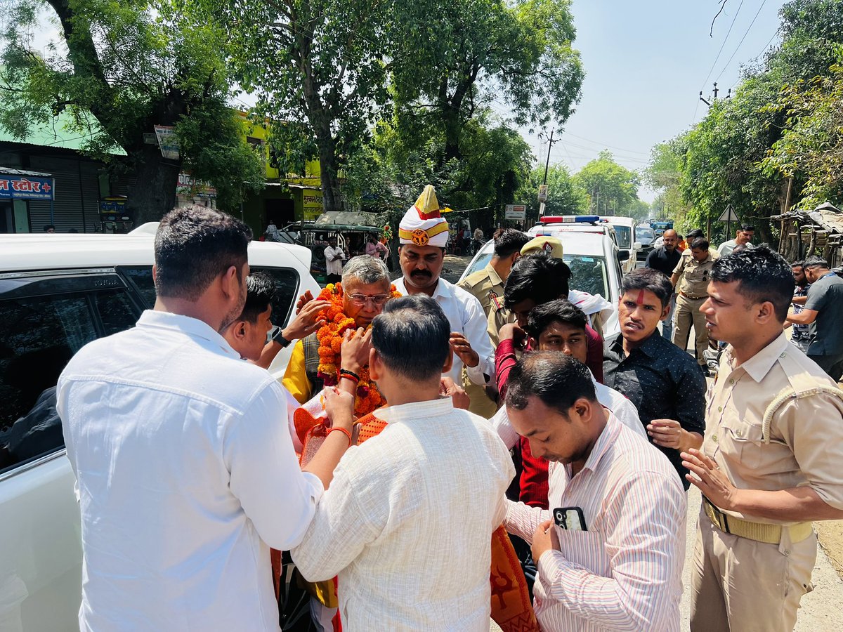 dharmindia51's tweet photo. जनपद औरैया पहुँचने पर स्वजातीय बंधुओं द्वारा भव्य स्वागत किया गया | https://t.co/QrrILqQSX4