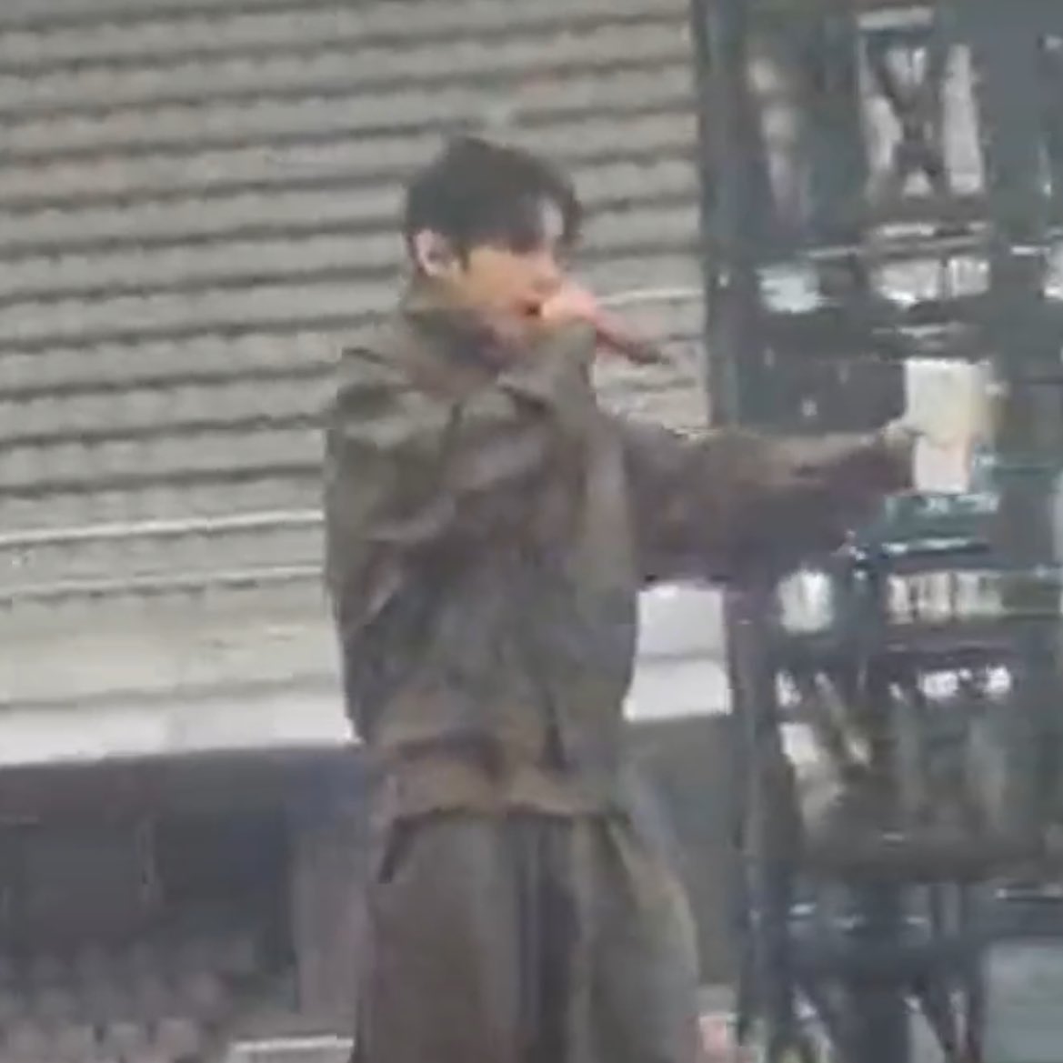 kookiefyy's tweet photo. Taekook moments from Goyang concert DAY 1 - a thread https://t.co/84ibKAd13w