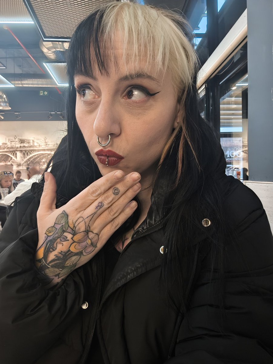 Annie♀️🌙 tweet media