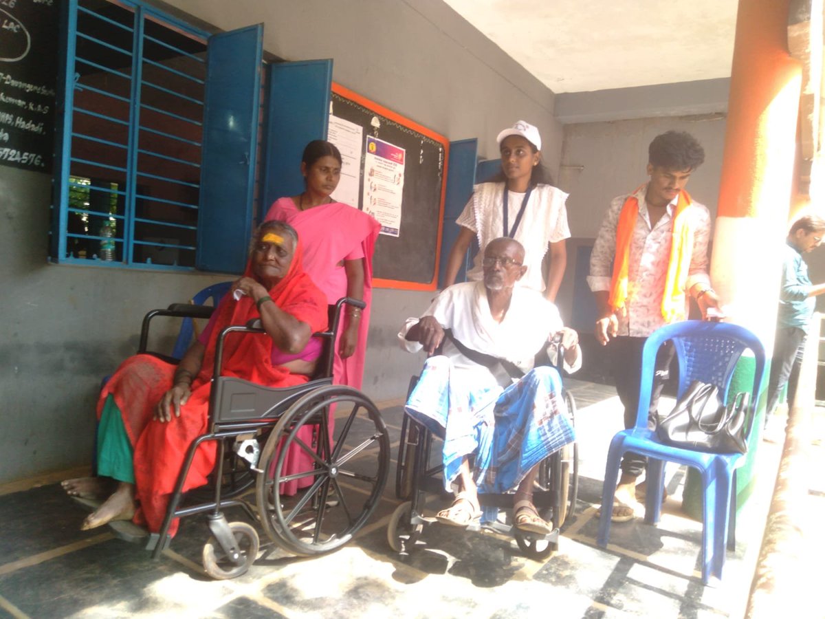 airnewsalerts's tweet image. Women, Persons with Disabilities, and first-time voters exercise their right to vote at the Sakhi Polling Station, Booth No. 243 of Davanagere South Constituency bypoll election.

#Karnataka #Davanagere