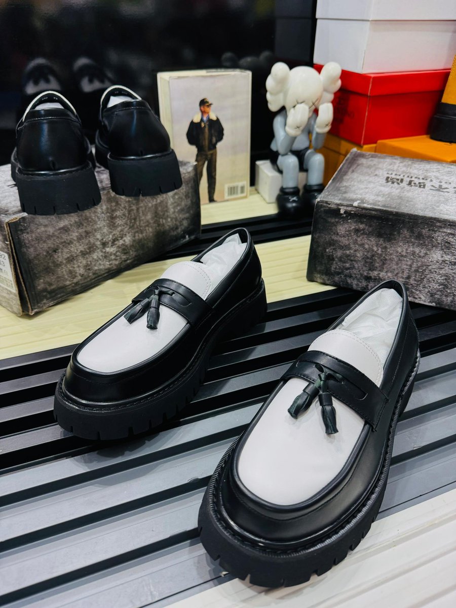 OLUWADAMILOLA {FOOTWEAR'S VENDOR} tweet media