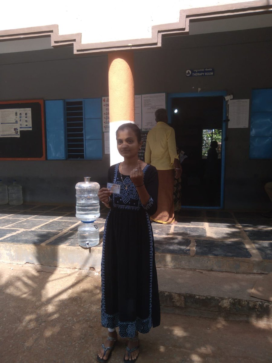 airnewsalerts's tweet image. Women, Persons with Disabilities, and first-time voters exercise their right to vote at the Sakhi Polling Station, Booth No. 243 of Davanagere South Constituency bypoll election.

#Karnataka #Davanagere