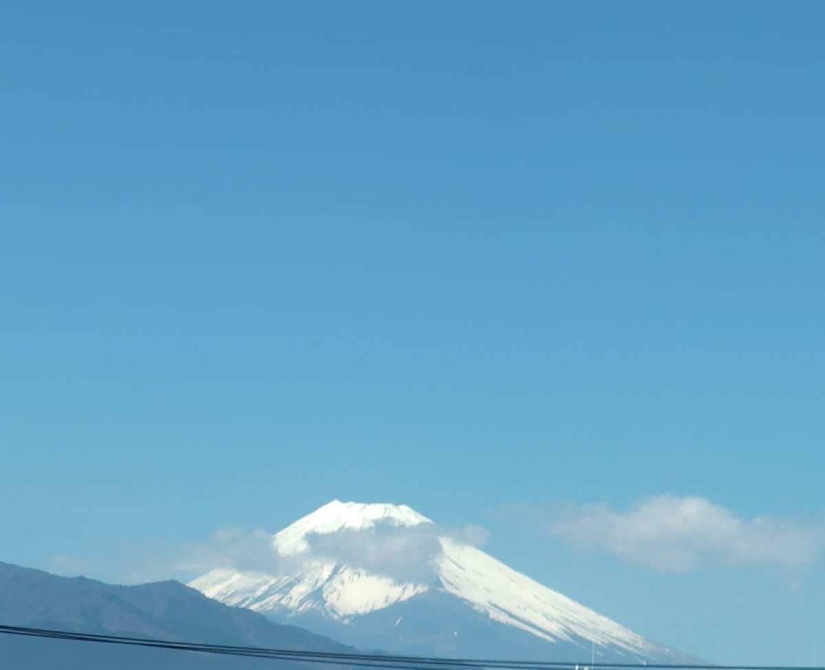 yipersonal's tweet photo. 偉大な大先輩の旅立ちをお見送りさせて頂きました。
清らかな空気が流れる中、大先輩の在りし日のお姿を拝察し、劇団で一番気品溢れる方で、物静かな佇まいからは想像もできない程の振り幅が大きい唯一無二の演技力で魅了されていた輝かしい先輩のお姿を思い出し胸が熱くなりました。↓ https://t.co/dSU0tscdxa