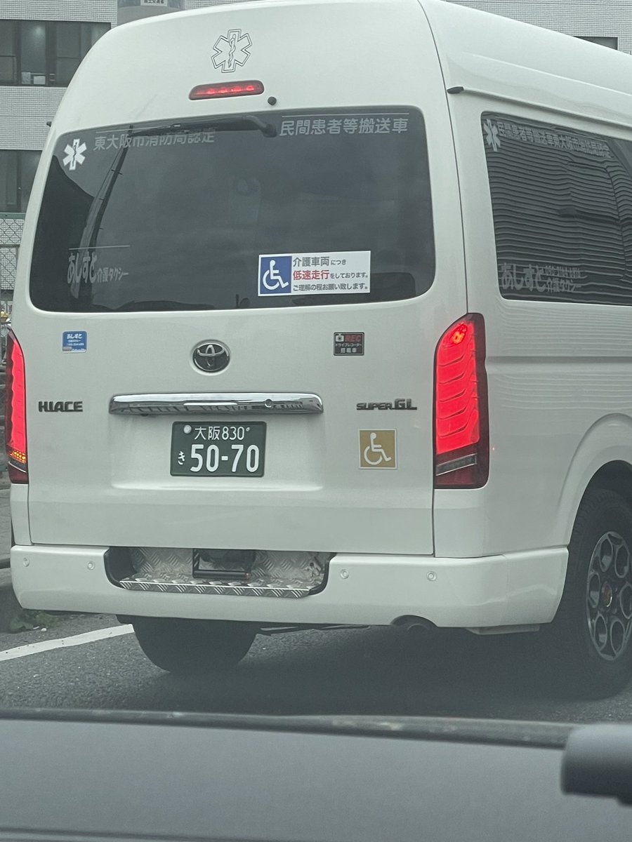チームのステッカー貼ってるやん思ったら違った

目がかなり悪くなってます。